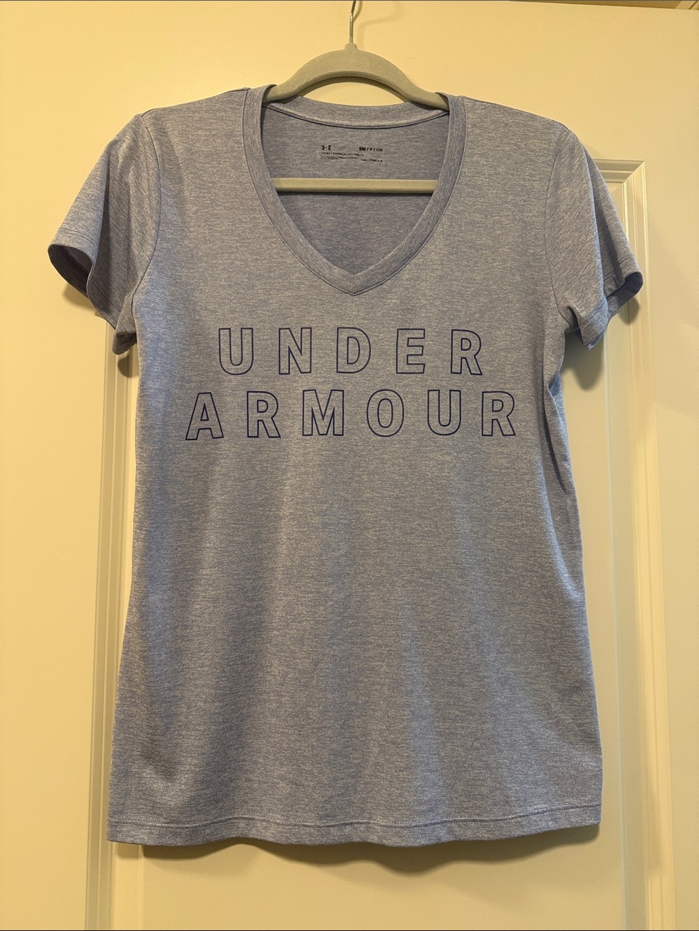 Under Armour Women’s V-Neck Tee size S
